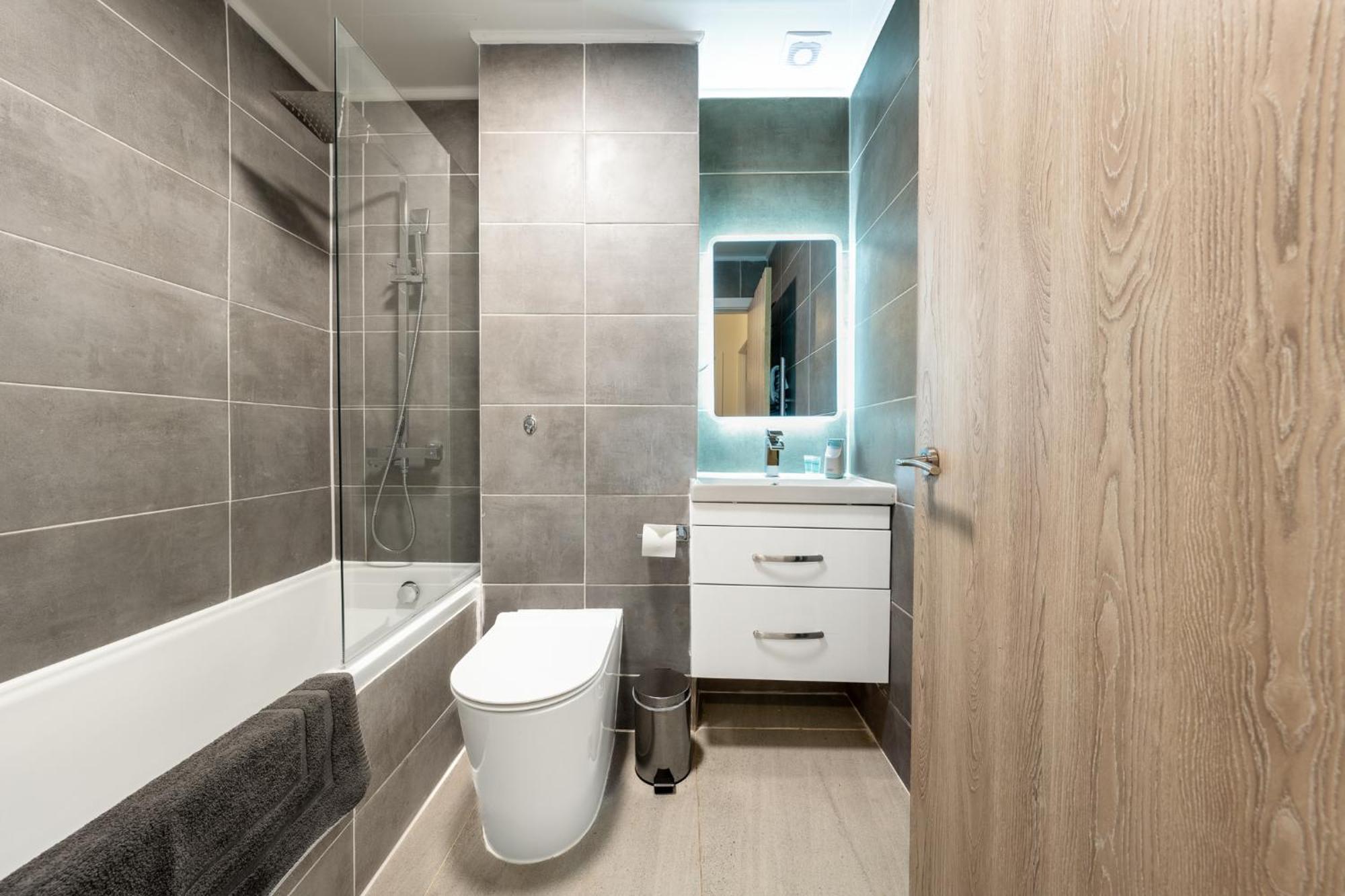 Ashview 6 - Heathrow - Windsor - Free Parking Apartment Staines-upon-Thames Luaran gambar